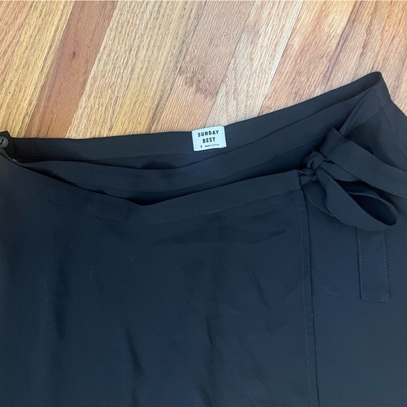 Sunday Best Aritizia Black Wrap Skirt - Picture 3 of 3